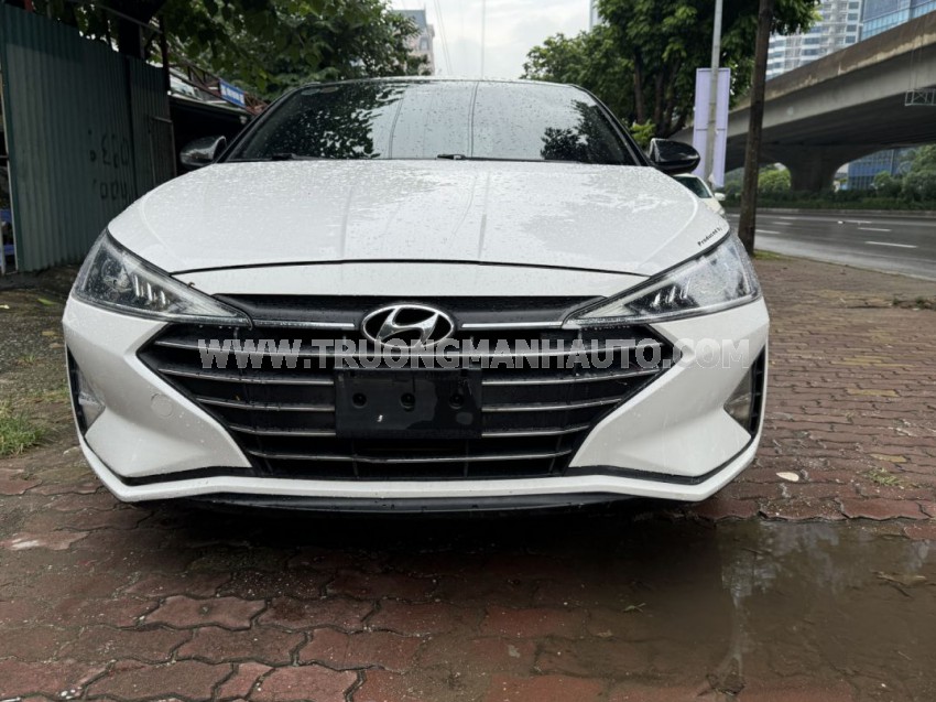 Hyundai Elantra 1.6 MT