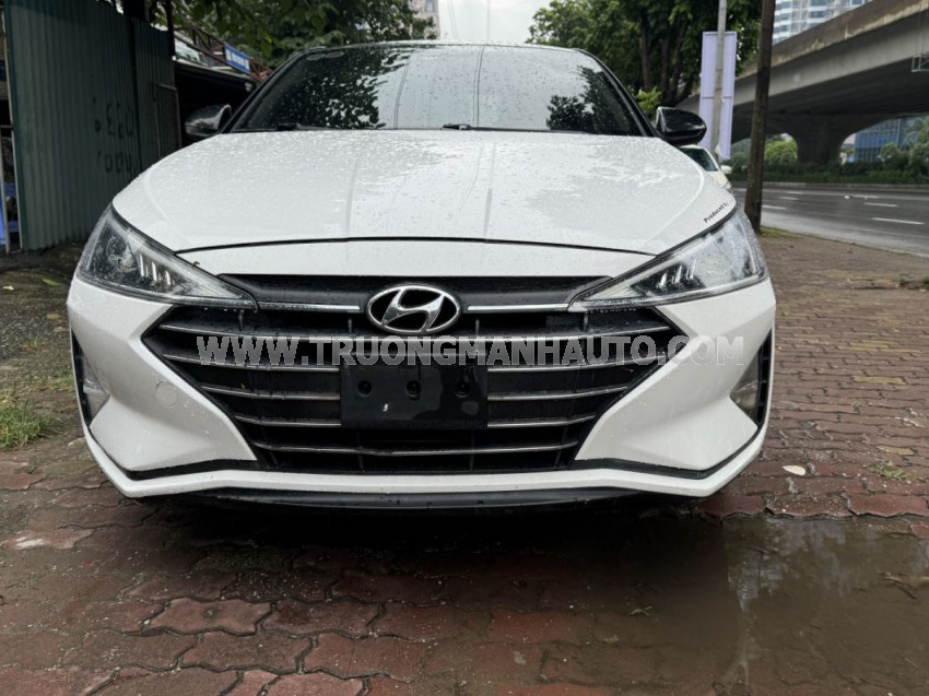 Hyundai Elantra 1.6 MT