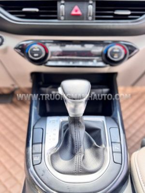 Xe Kia Cerato 1.6 AT Luxury 2019
