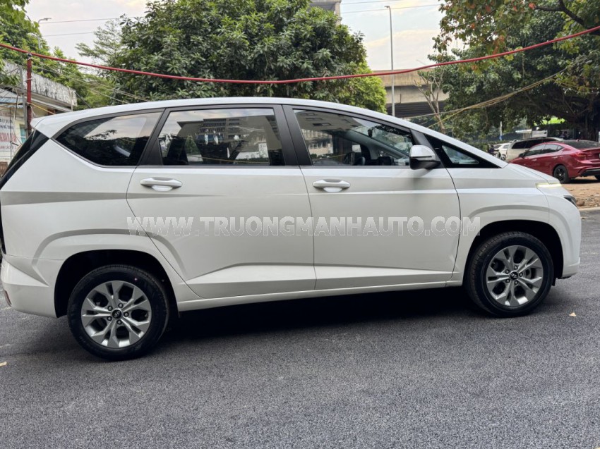 Hyundai Stargazer Tiêu chuẩn 1.5 AT
